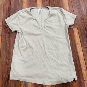 ZYIA Women's Light Gray Short Sleeve Tee